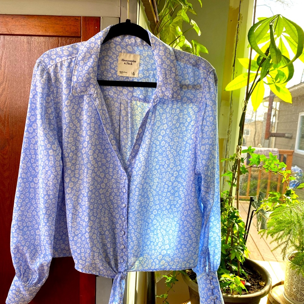 Abercrombie & Fitch Floral Tie Front Blouse
